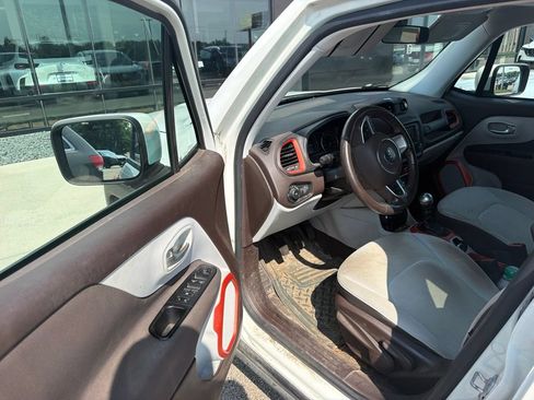 Used 2015 Jeep Renegade Latitude w/ Cold Weather Group II AWD/4WD image 2