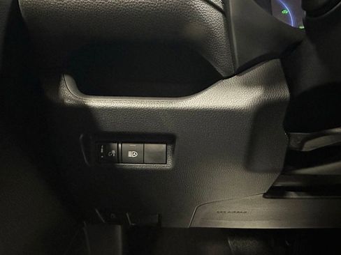 Used 2025 Toyota RAV4 XLE AWD/4WD image 17