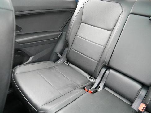 Used 2019 Volkswagen Tiguan SE w/ Panoramic Sunroof Package AWD/4WD image 12