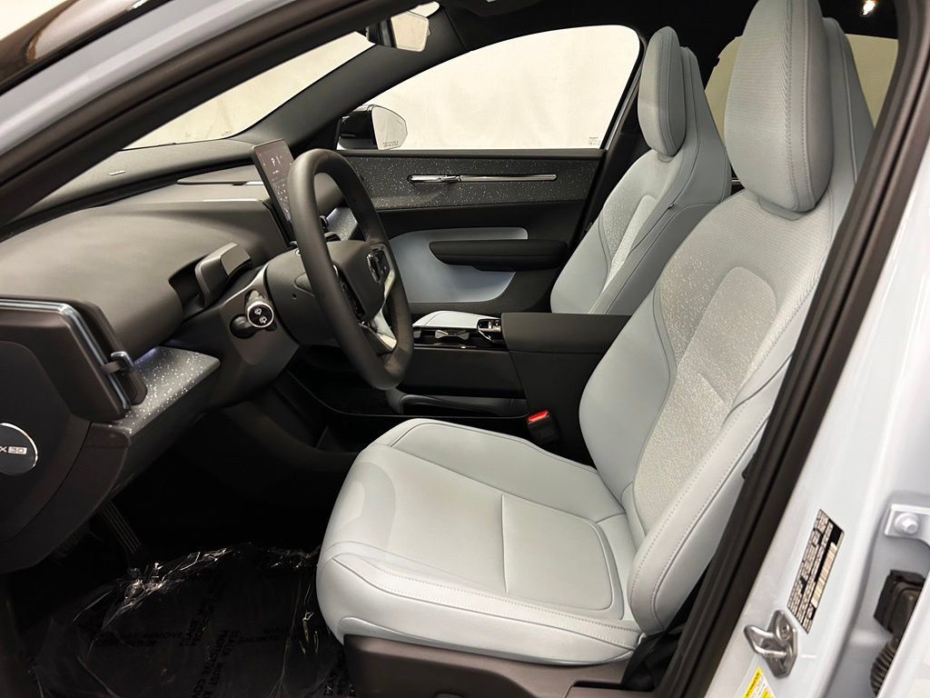 Used 2025 Volvo EX30 Ultra AWD/4WD image 12