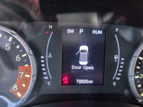 Used 2023 Jeep Renegade Latitude w/ Premium Group AWD/4WD image 10