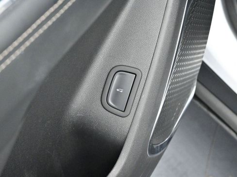 Used 2025 GMC Acadia Elevation image 15