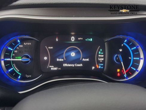 Used 2022 Chrysler Pacifica Touring-L image 17