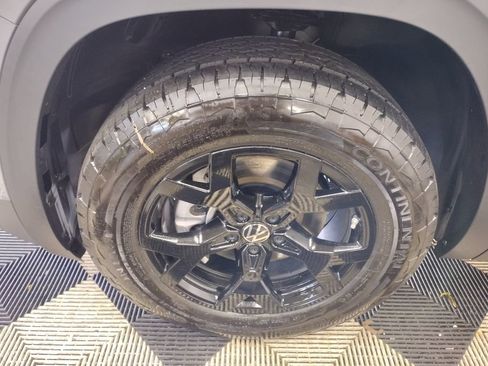 New 2025 Volkswagen Atlas Peak Edition SE image 5