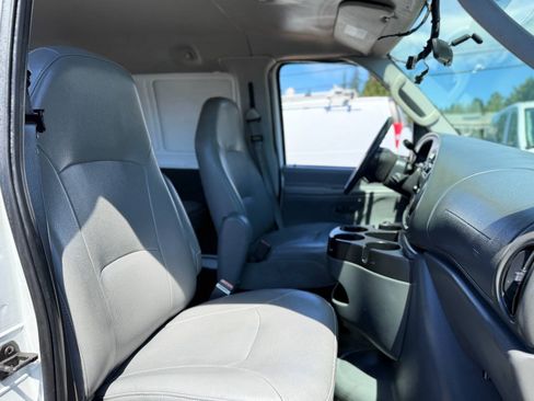 Used 2006 Ford E-350 and Econoline 350 Super Duty RWD image 22