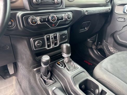 Used 2018 Jeep Wrangler Unlimited Sport S AWD/4WD image 24