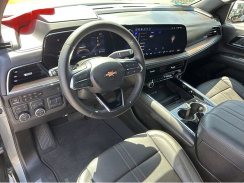 Certified 2025 Chevrolet Tahoe High Country AWD/4WD image 24