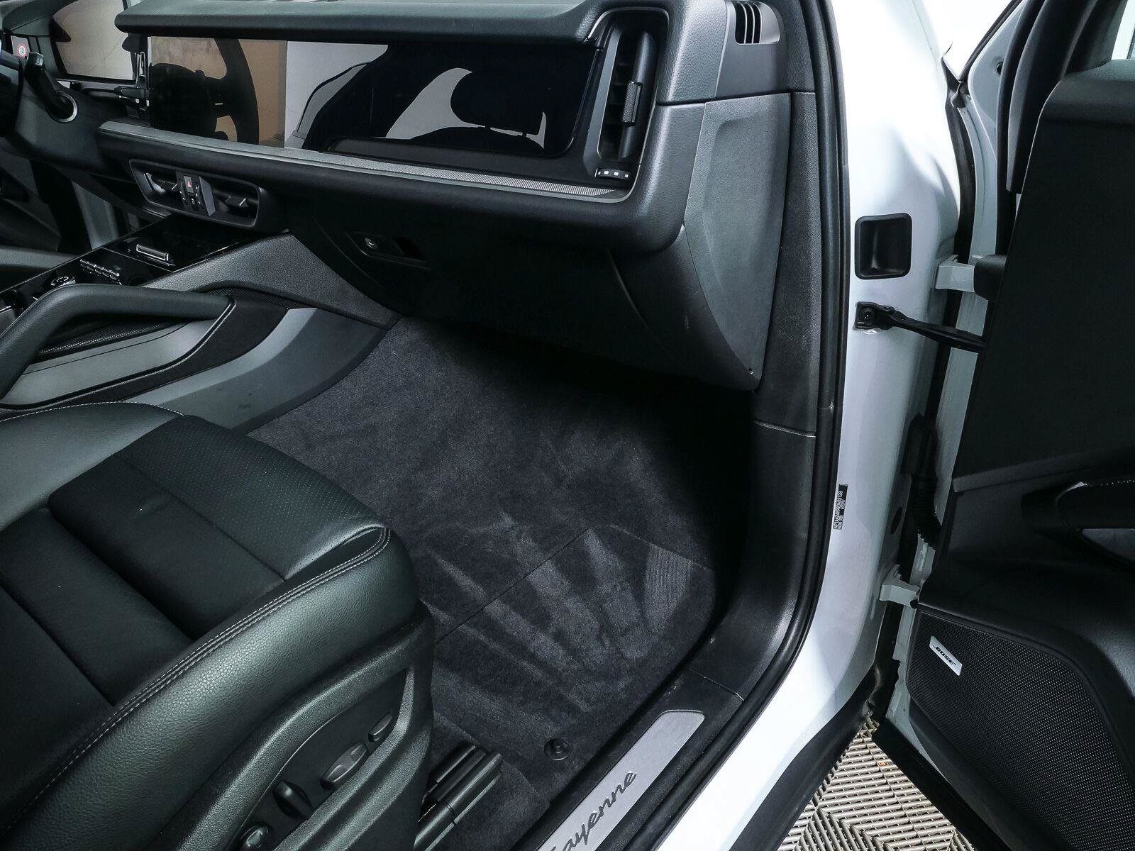Certified 2024 Porsche Cayenne AWD/4WD image 26