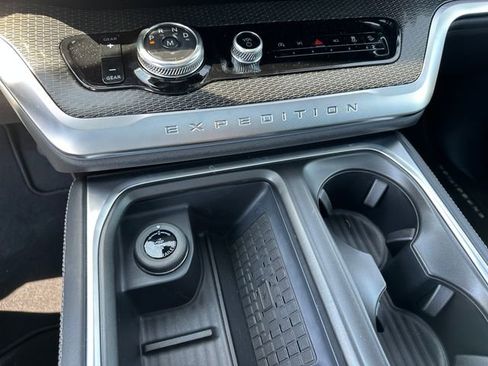 Used 2025 Ford Expedition Max Platinum w/ Stealth Appearance Package image 28