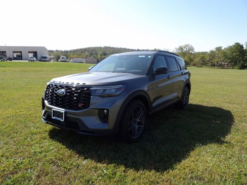 New 2025 Ford Explorer ST image 25