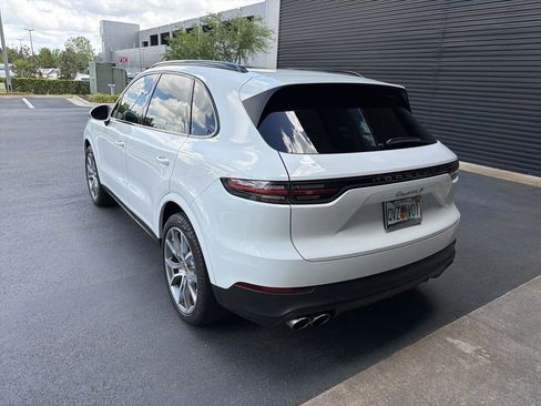 Certified 2019 Porsche Cayenne S image 3