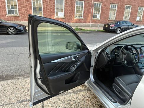 Used 2017 INFINITI Q50 Signature Edition w/ All Weather Package (L93) AWD/4WD image 15