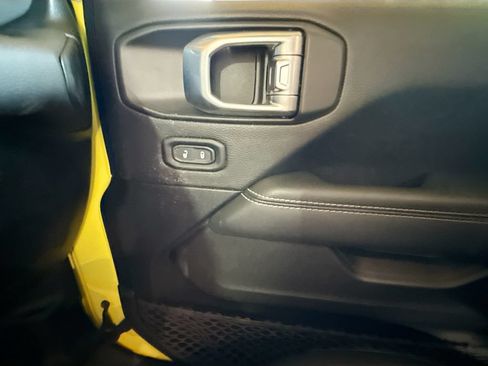 Used 2023 Jeep Wrangler Unlimited Sahara w/ Cold Weather Group AWD/4WD image 24