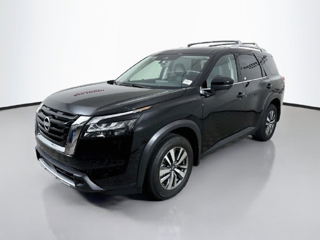 Used 2025 Nissan Pathfinder SL AWD/4WD image 3