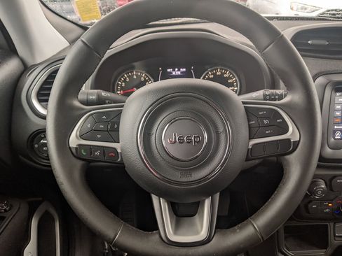 Used 2018 Jeep Renegade Latitude image 20