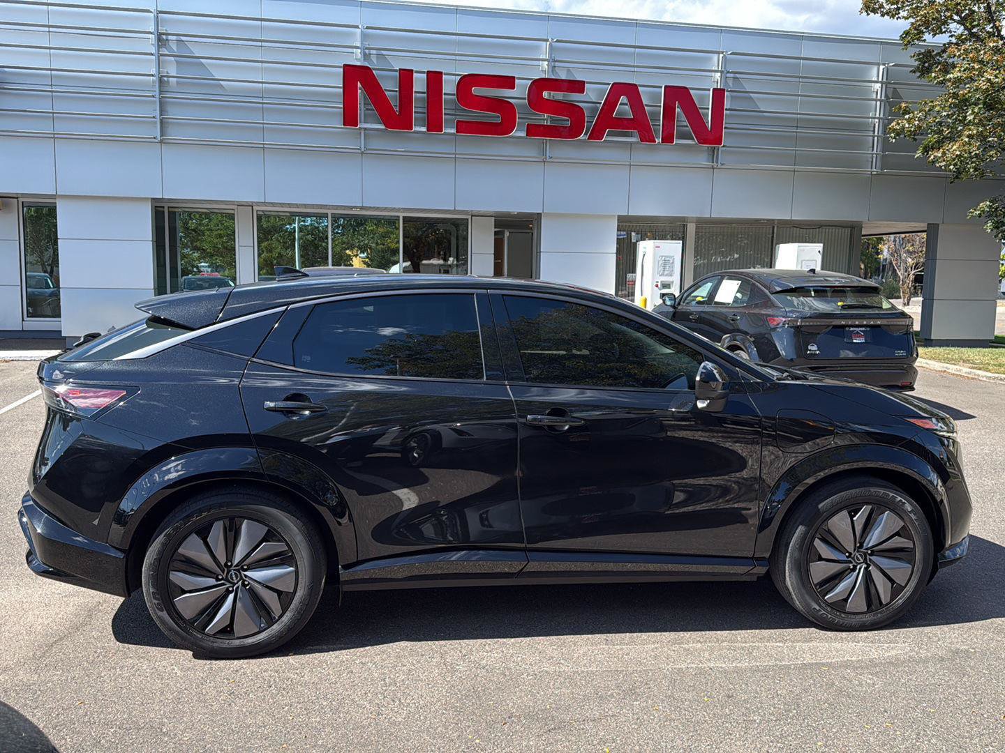 Used 2024 Nissan Ariya AWD image 9
