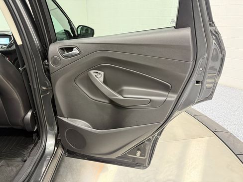 Used 2017 Ford Escape Titanium image 32