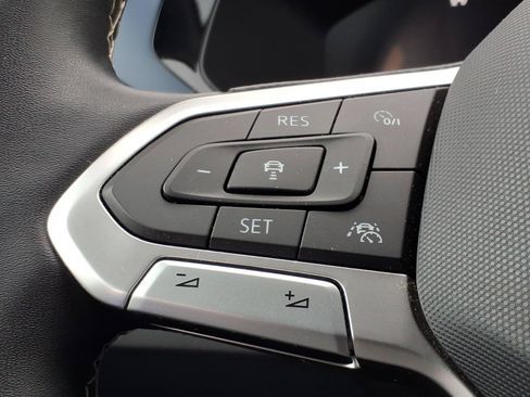 Used 2023 Volkswagen Taos SE w/ Panoramic Sunroof Package AWD/4WD image 22