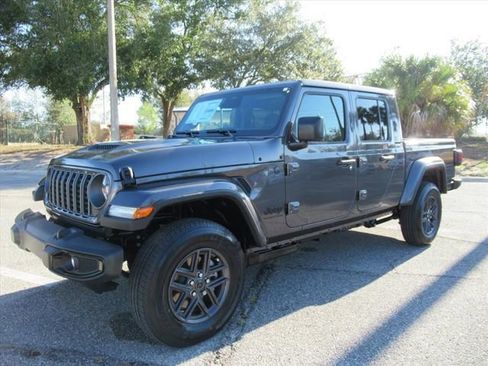New 2026 Jeep Gladiator Sport image 3