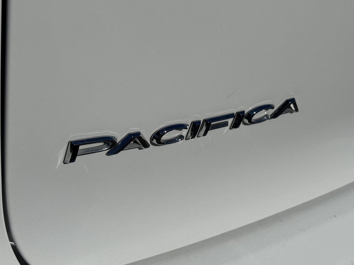 Used 2026 Chrysler Pacifica Select FWD image 14
