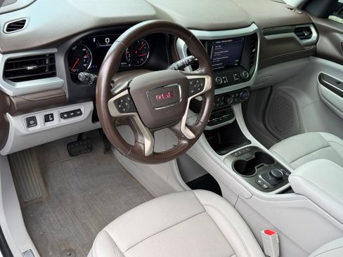 Used 2020 GMC Acadia SLT w/ Driver Alert Package II AWD/4WD image 4