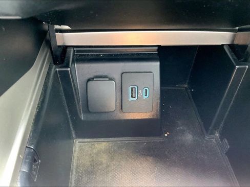 Used 2020 Ford Explorer XLT w/ Equipment Group 202A RWD image 16