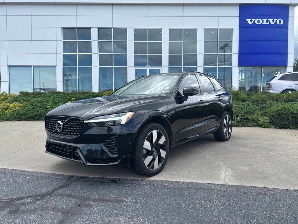 Certified 2025 Volvo XC60 T8 Plus w/ Protection Package Premier AWD/4WD image 31
