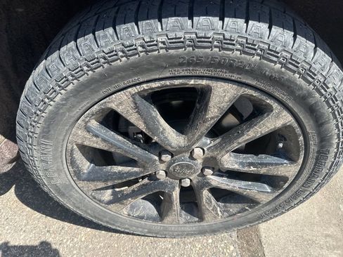 Used 2018 Jeep Grand Cherokee Altitude AWD/4WD image 3