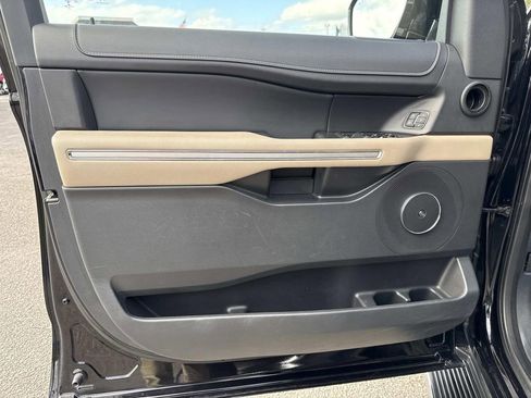 Used 2023 Ford Expedition Limited image 20