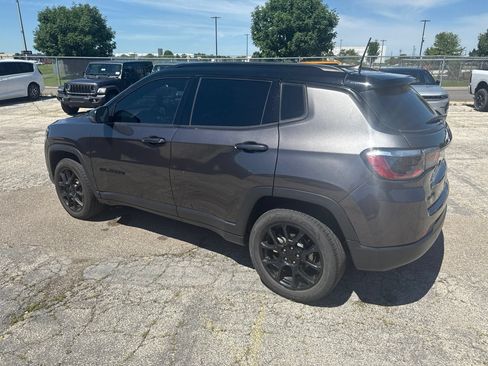 Used 2023 Jeep Compass Latitude w/ Sun and Sound Group AWD/4WD image 8