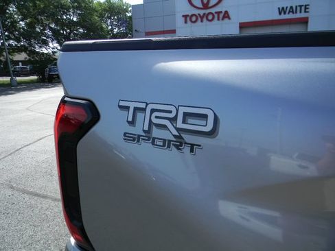 Used 2025 Toyota Tacoma TRD Sport AWD/4WD image 9