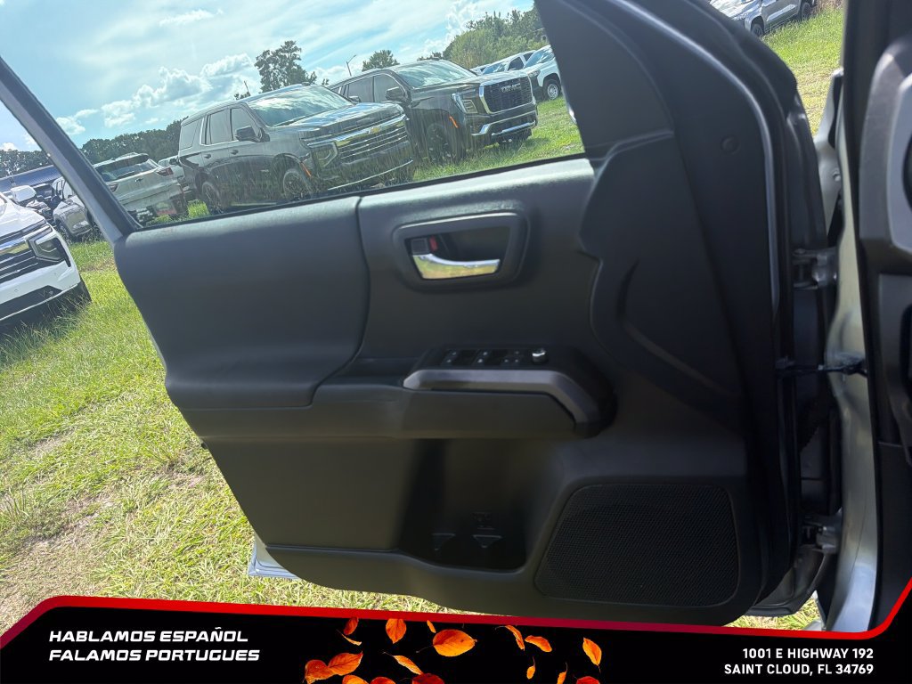 Used 2017 Toyota Tacoma TRD Sport w/ Tow Package RWD image 12