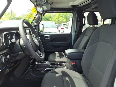 Used 2023 Jeep Wrangler Unlimited w/ Cold Weather Group AWD/4WD image 22
