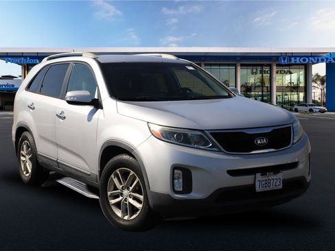 Used 2015 Kia Sorento LX FWD image 1