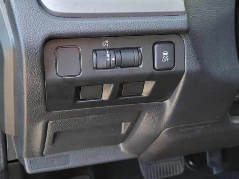 Used 2018 Subaru Forester 2.5i w/ Alloy Wheel Package image 19