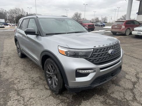 Used 2022 Ford Explorer XLT w/ Equipment Group 202A image 1