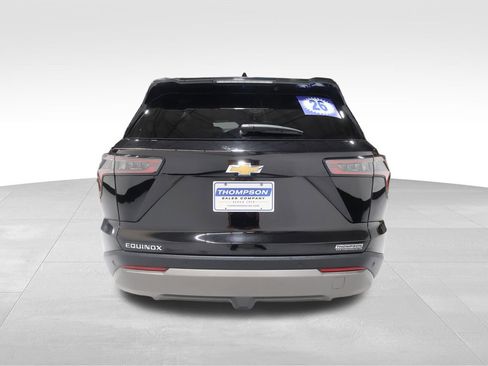 Used 2026 Chevrolet Equinox LT FWD image 3