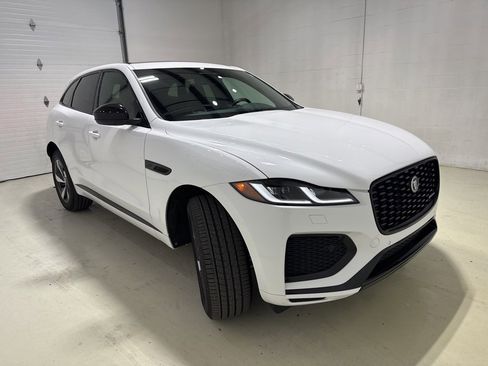 Used 2025 Jaguar F-PACE R-Dynamic S image 3