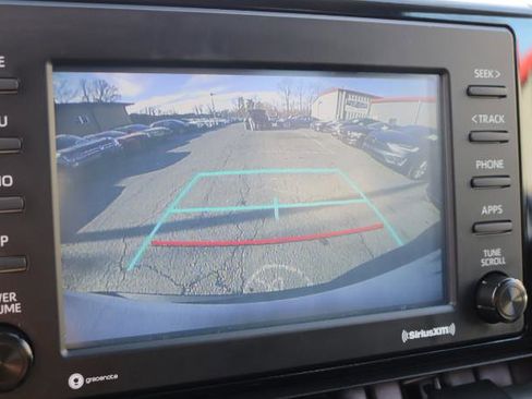 Used 2021 Toyota RAV4 LE image 17