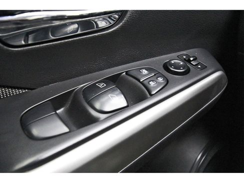 Certified 2020 Nissan Kicks SV image 19