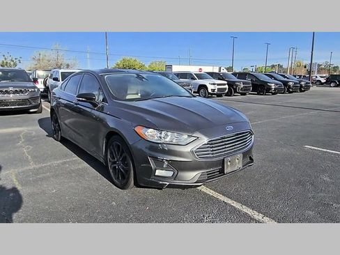 Used 2019 Ford Fusion SE w/ Equipment Group 151A image 18