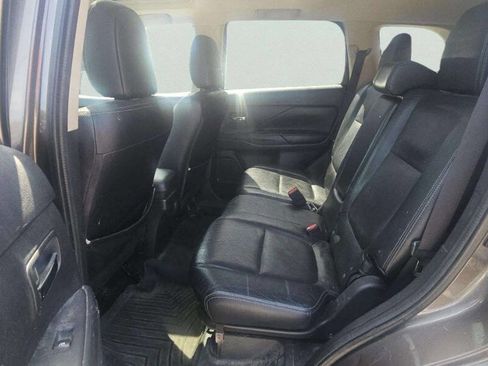 Used 2016 Mitsubishi Outlander SEL AWD/4WD image 7