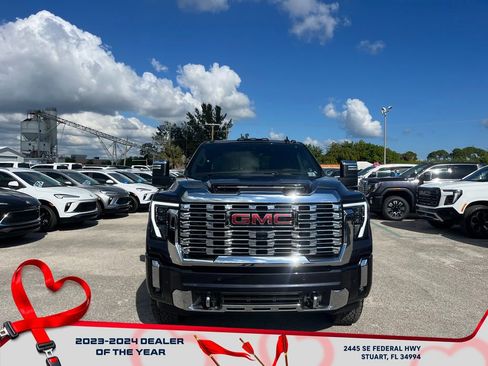 New 2025 GMC Sierra 2500 Denali w/ Denali Reserve Package image 3