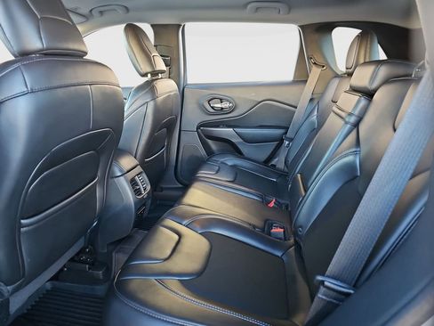 Used 2019 Jeep Cherokee Latitude Plus image 19