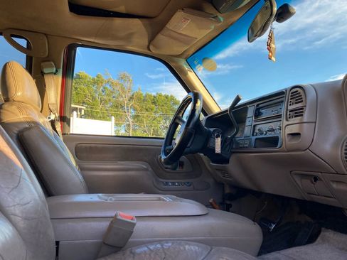 Used 1998 Chevrolet Tahoe 4WD w/ Comfort & Security Pkg image 10