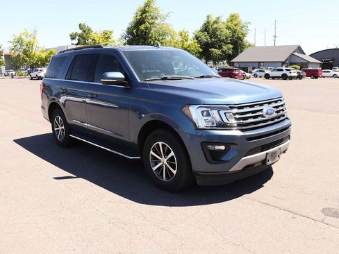 Used 2020 Ford Expedition XLT w/ Equipment Group 202A AWD/4WD image 3