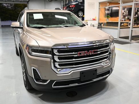 Used 2023 GMC Acadia SLE w/ Driver Convenience Package image 3