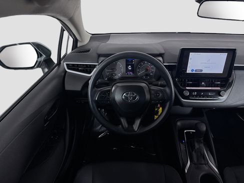 Used 2025 Toyota Corolla LE image 17