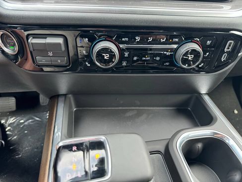 Certified 2025 Chevrolet Silverado 1500 High Country w/ Technology Package AWD/4WD image 28
