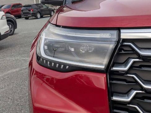 Certified 2025 Ford Explorer Platinum RWD image 9